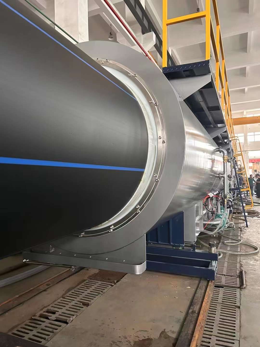 Nowa linia do produkcji wytłaczarek PE1600(SDR13.6) została pomyślnie ukończona i czeka na dostawę!