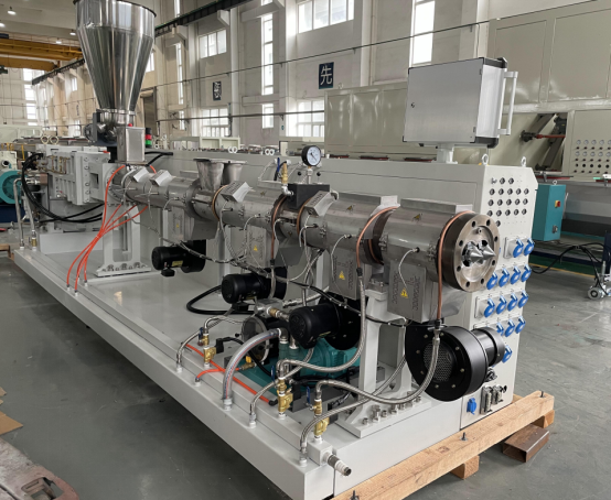 Rzeczy, które składają się na linię do wytłaczania rur z tworzyw sztucznych