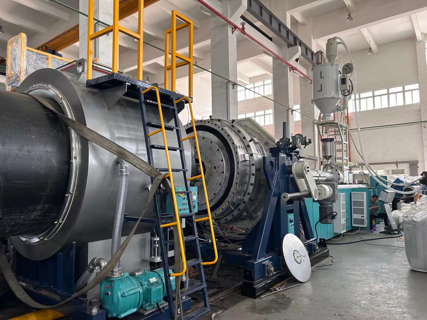 Rury o dużej grubości i dużej średnicy: jak uniknąć ugięcia podczas wytłaczania rur