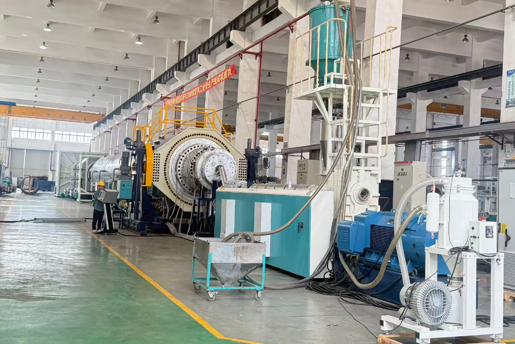 Obecnie firma Fangli z sukcesem dostarczyła linię produkcyjną do wytłaczania rur PE2000