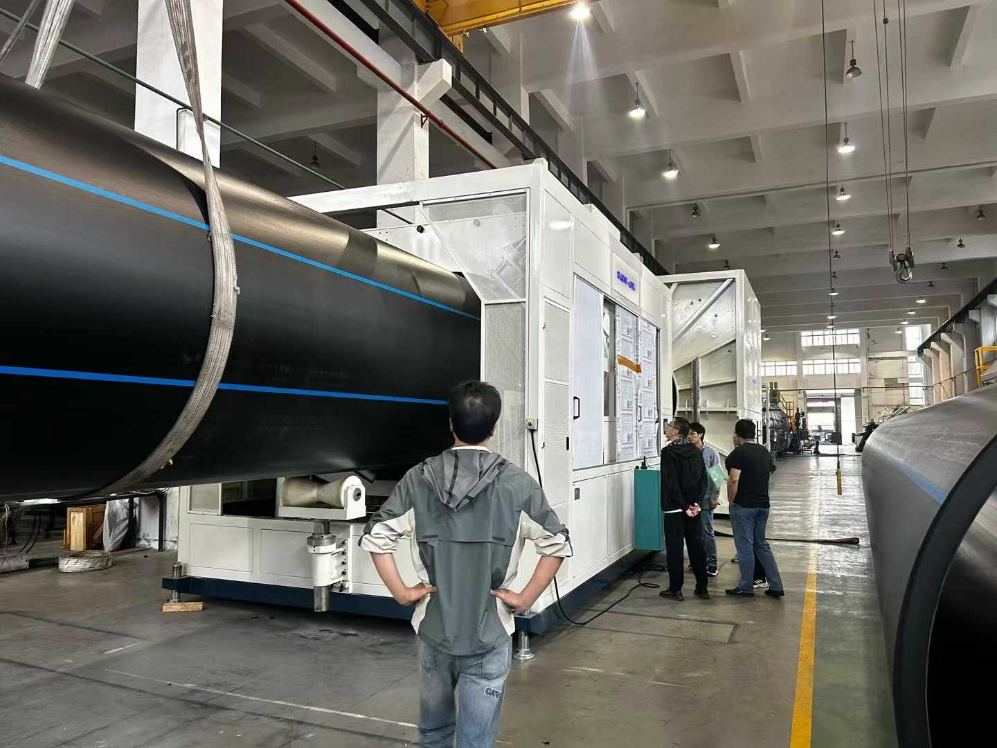 Kluczowe punkty dotyczące sprzętu rozruchowego i technologii produkcji rur PE o dużych średnicach powyżej 2000 mm